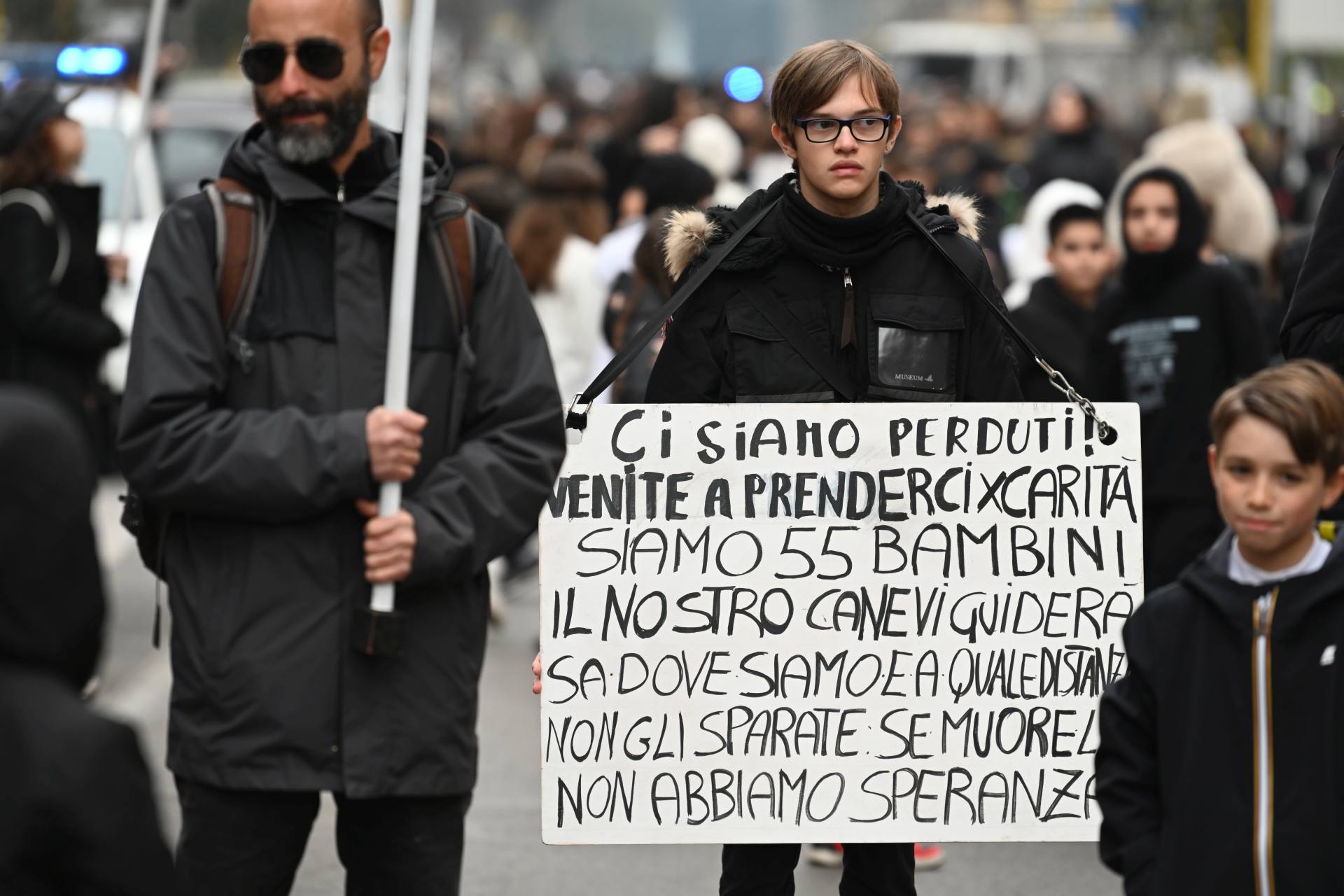 La crociata dei bambini, un corteo silenzioso per le strade di Ostia